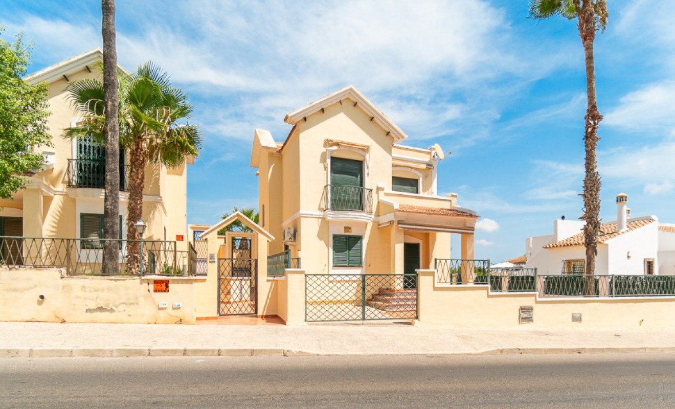 Sale - Villa - Orihuela Costa - Villamartín