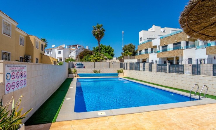 Wederverkoop - Semi - Detached Villa - Orihuela Costa - Villamartín