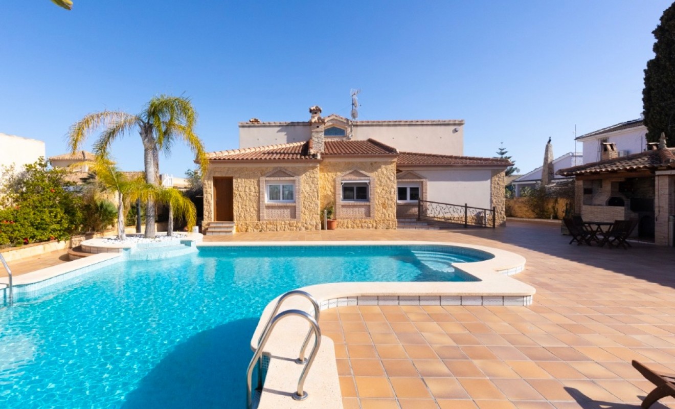 Sale - Villa - Torrevieja - Los altos