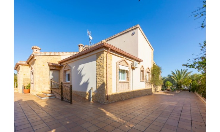 Sale - Villa - Torrevieja - Los altos