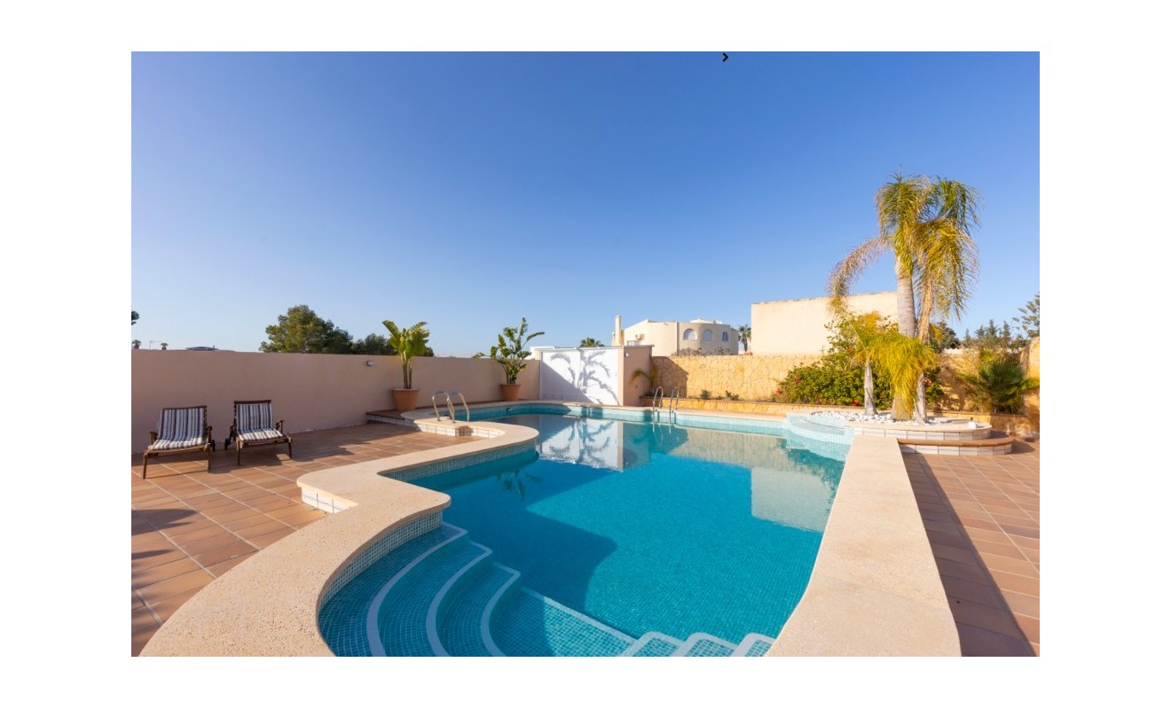 Sale - Villa - Torrevieja - Los altos