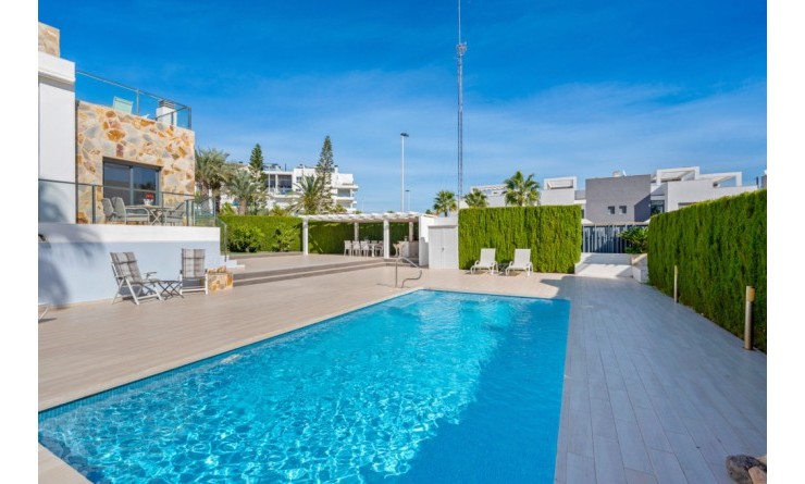 Sale - Townhouse - Punta Prima