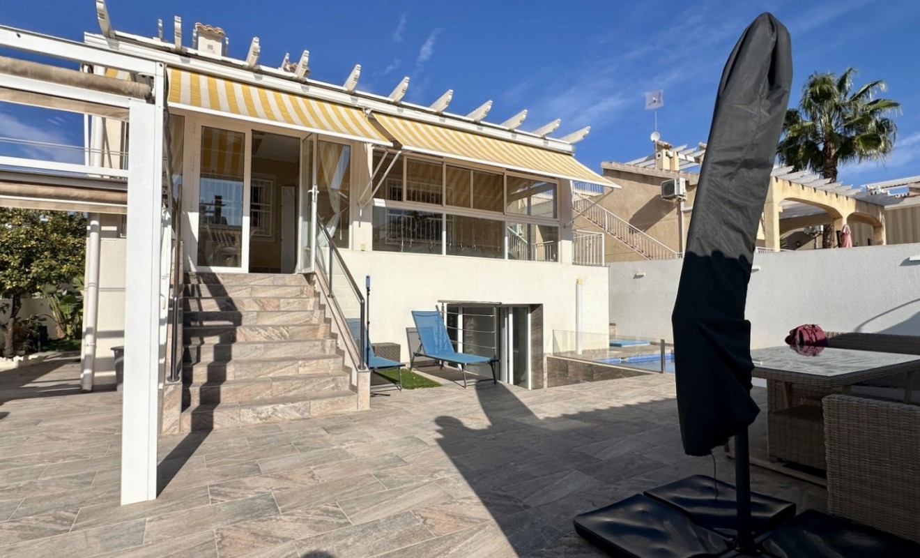 Wederverkoop - Detached villa - Orihuela Costa - Los Dolses