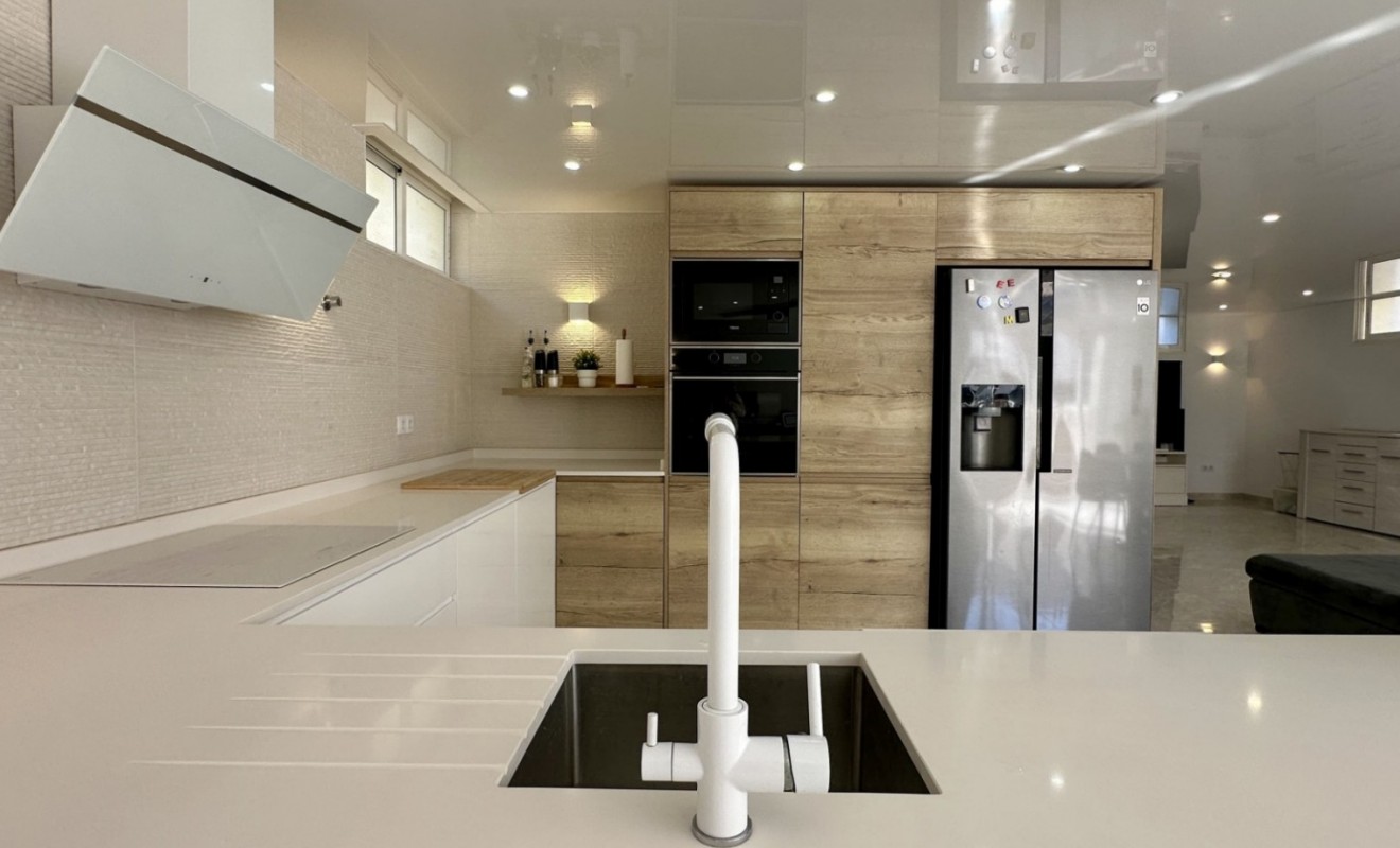 Wederverkoop - Detached villa - Orihuela Costa - Los Dolses