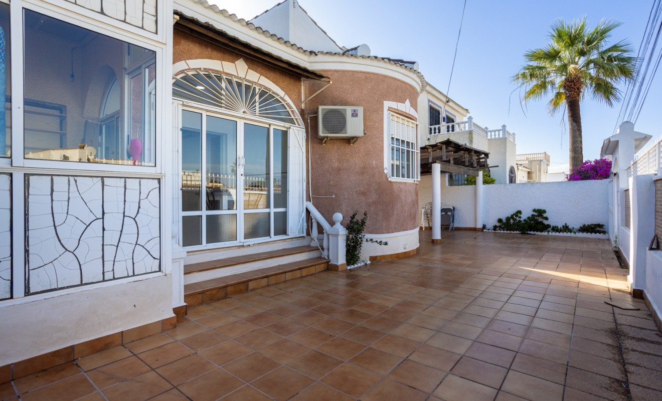 Sale - Detached villa - Torrevieja - Urbanización San Luis