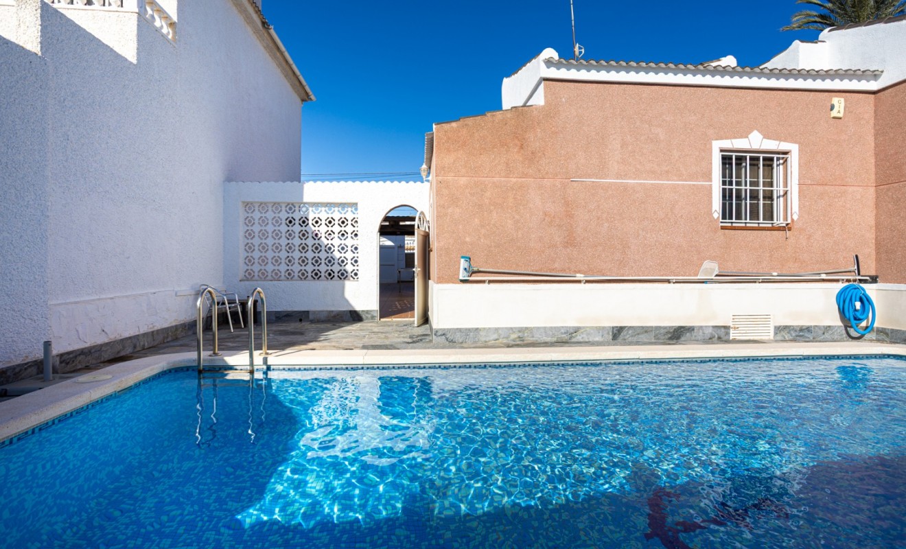 Sale - Detached villa - Torrevieja - Urbanización San Luis