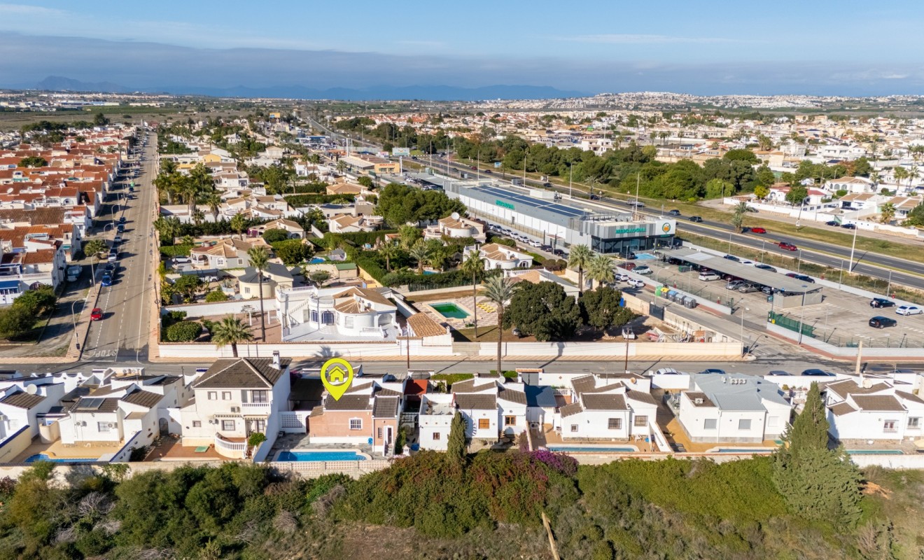 Sale - Detached villa - Torrevieja - Urbanización San Luis