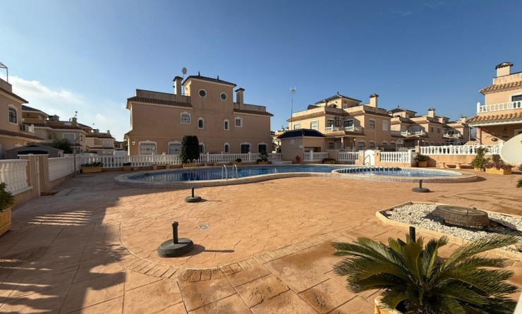 Sale - Semi-detached Villa - Torre de la Horadada