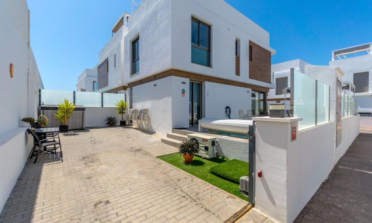Sale - Villa - Orihuela Costa - Villamartín
