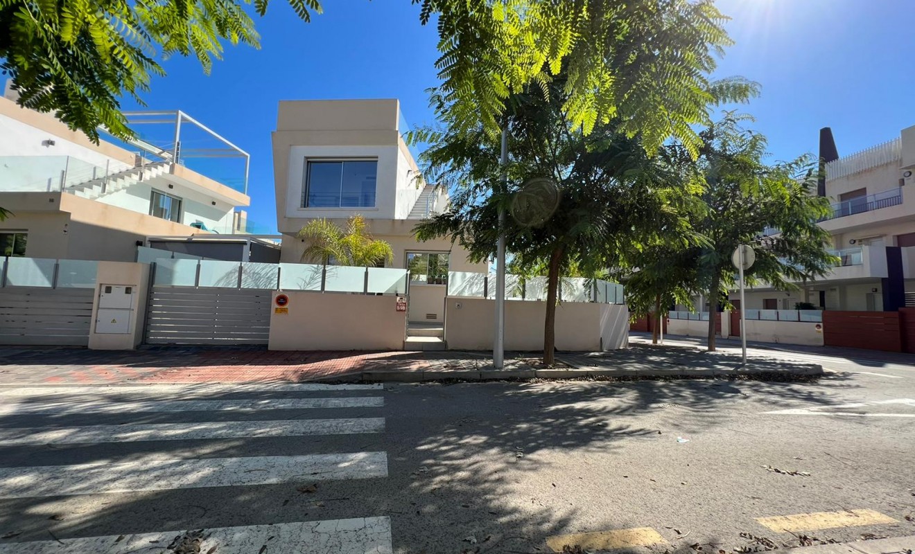 Wederverkoop - Villa - Mil Palmeras - Costa Blanca Sur