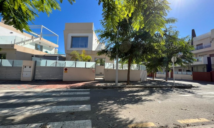 Wederverkoop - Villa - Mil Palmeras - Costa Blanca Sur