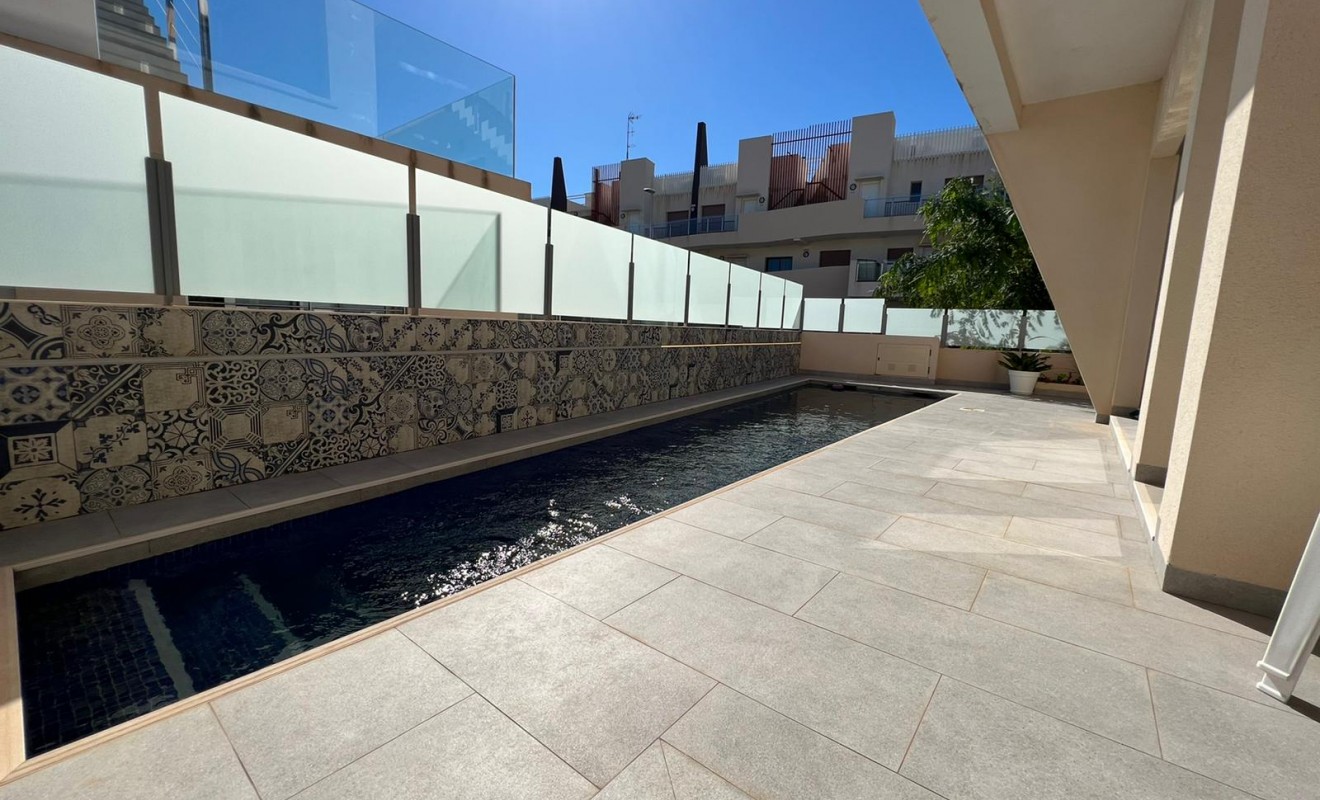 Wederverkoop - Villa - Mil Palmeras - Costa Blanca Sur