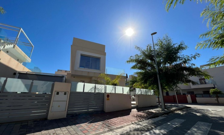 Wederverkoop - Villa - Mil Palmeras - Costa Blanca Sur