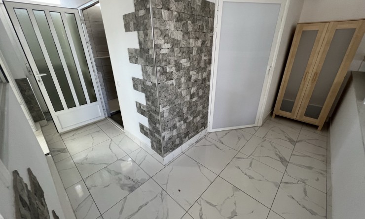 Wederverkoop - commercial_building - Torrevieja - Costa Blanca Sur