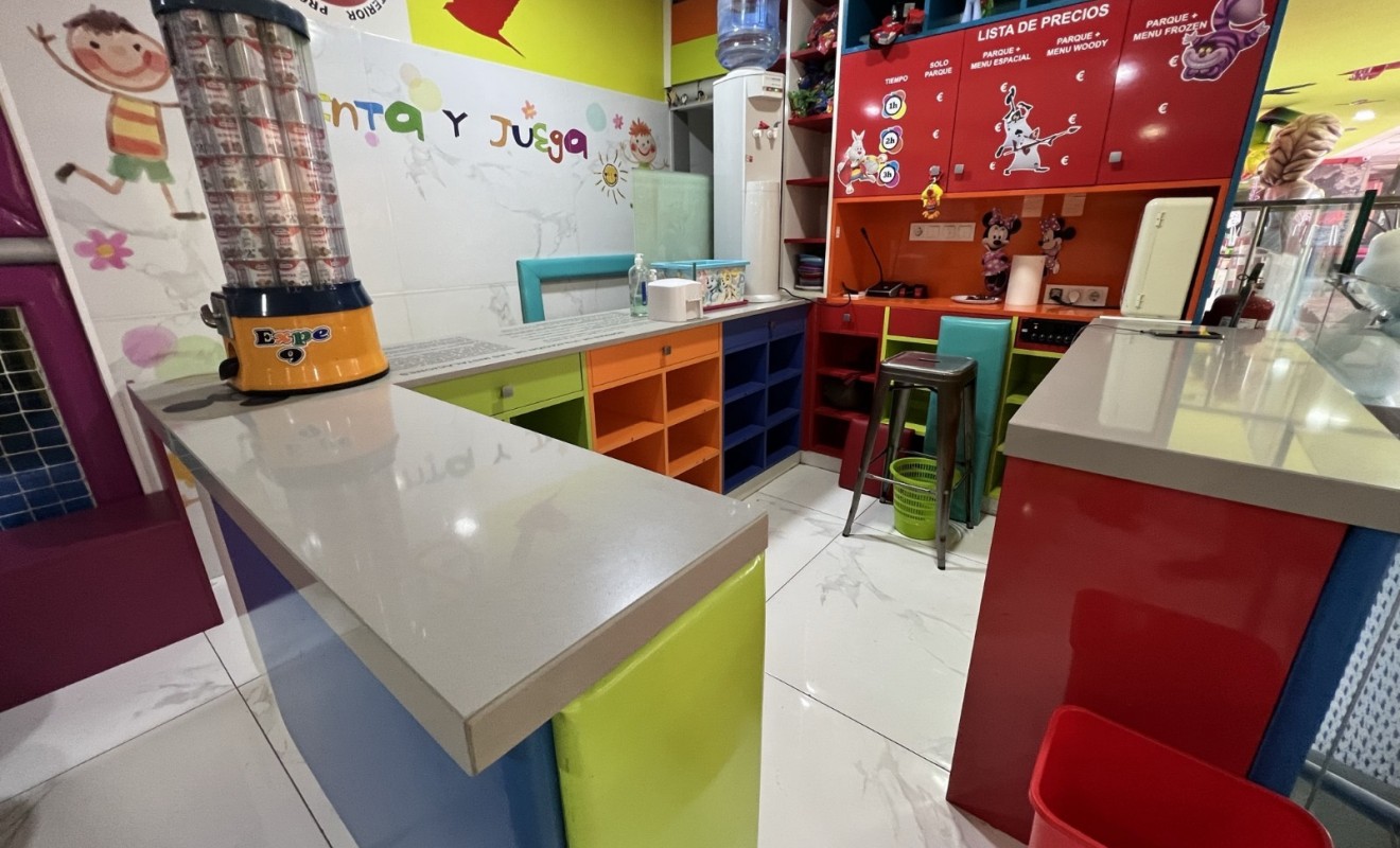 Wederverkoop - commercial_building - Torrevieja - Costa Blanca Sur