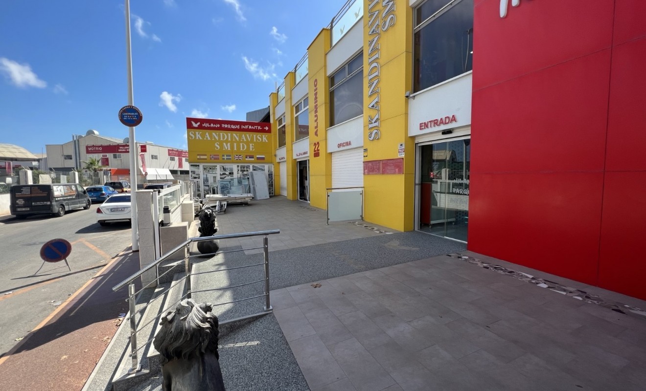 Wederverkoop - commercial_building - Torrevieja - Costa Blanca Sur