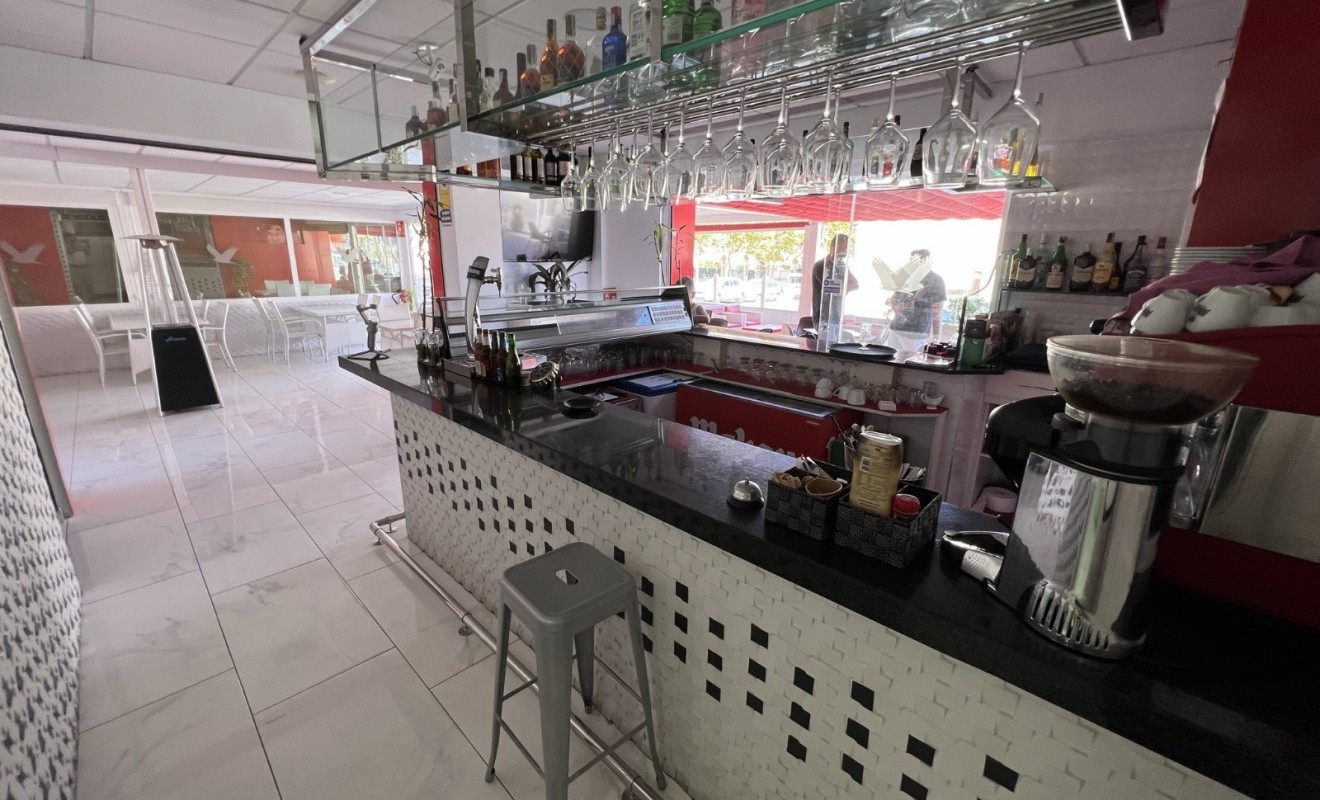 Wederverkoop - commercial_building - Torrevieja - Costa Blanca Sur