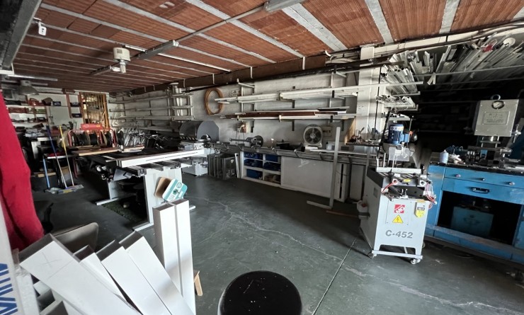 Wederverkoop - commercial_building - Torrevieja - Costa Blanca Sur