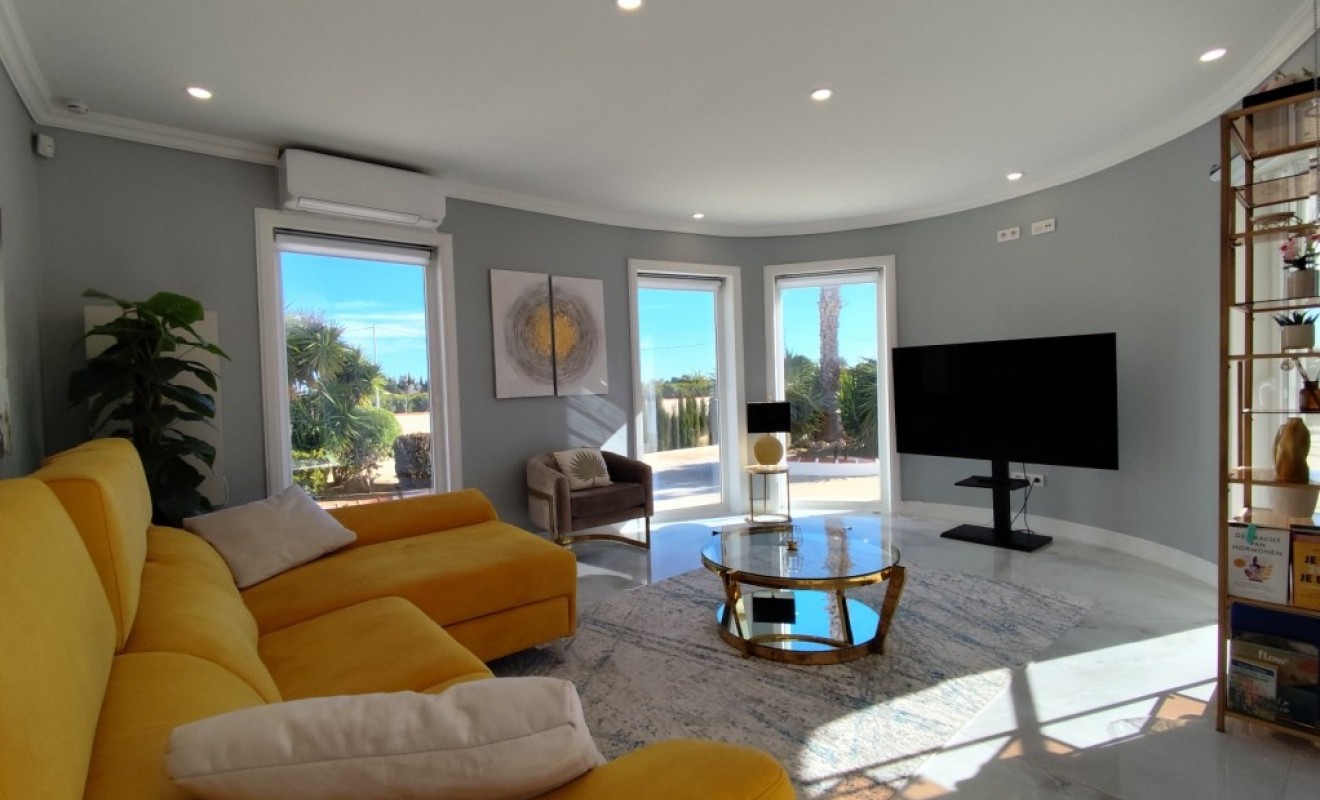 Sale - Villa - El Mudamiento