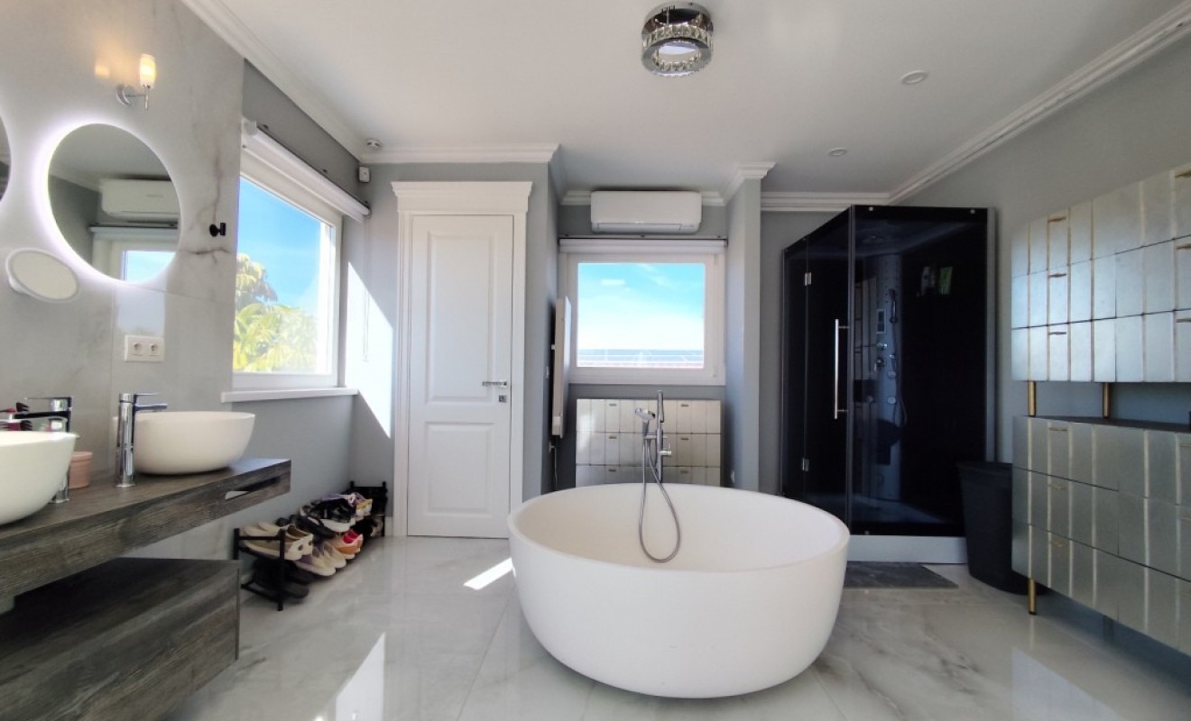 Sale - Villa - El Mudamiento