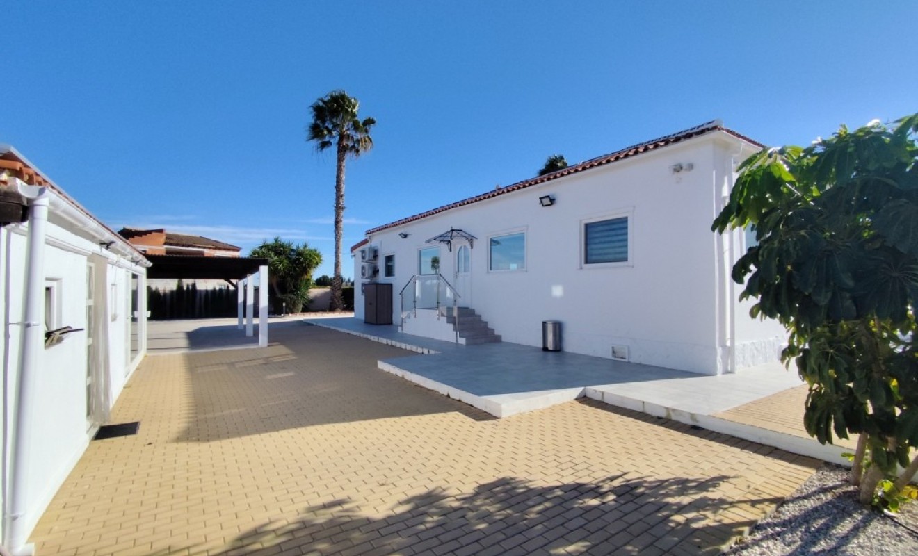 Sale - Villa - El Mudamiento