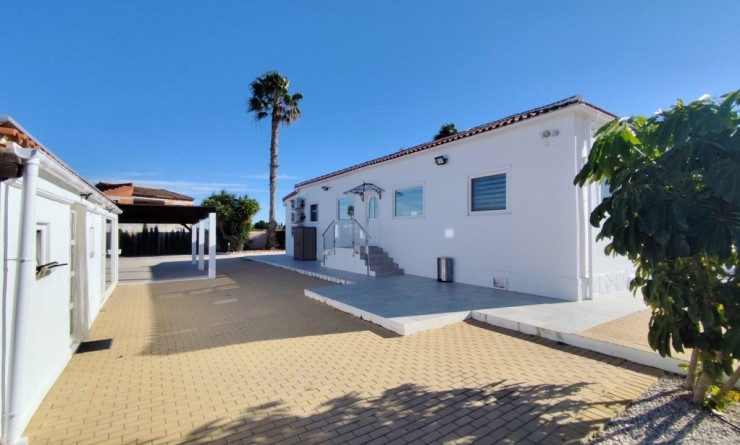 Sale - Villa - El Mudamiento