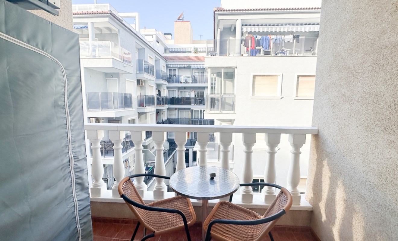 Wederverkoop - Apartment / flat - Torrevieja - Centro