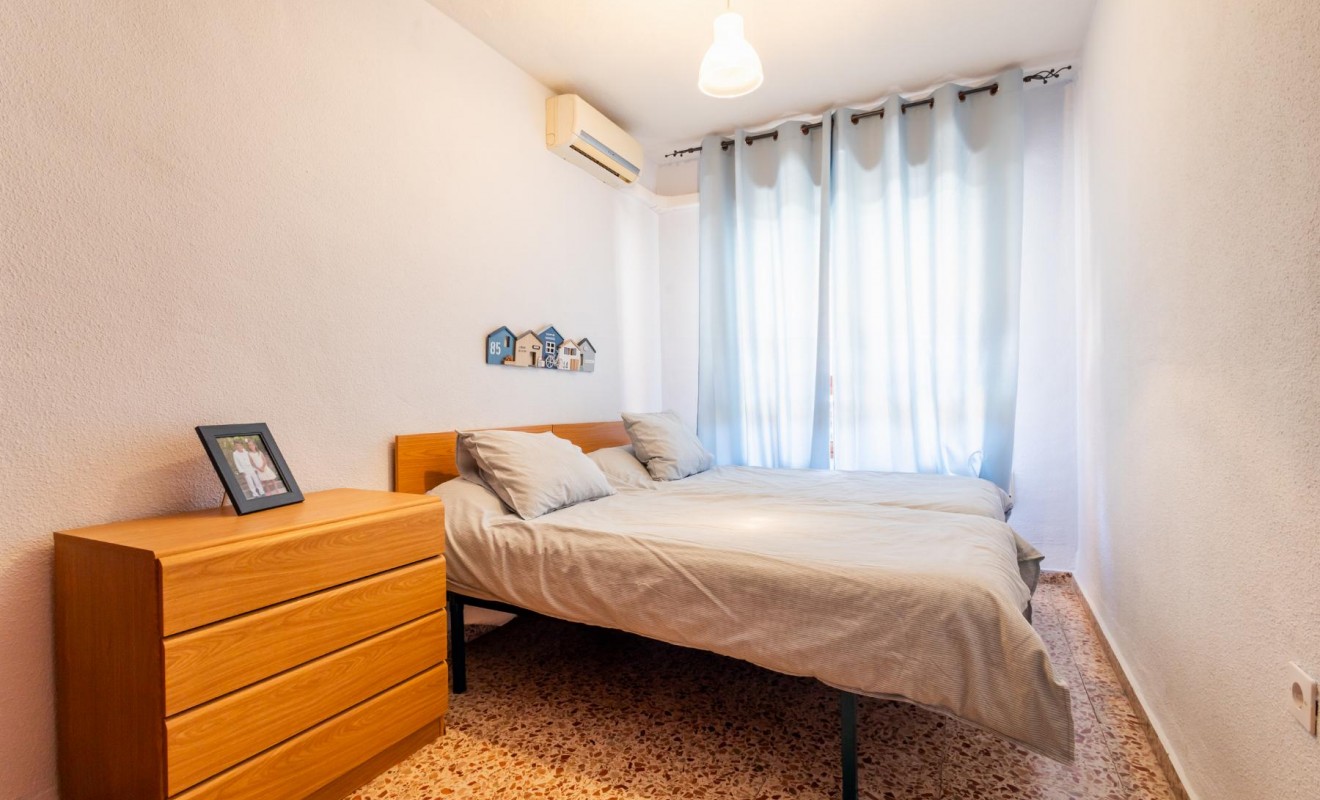 Sale - Apartamento - Torrevieja - Playa de los Naufragos
