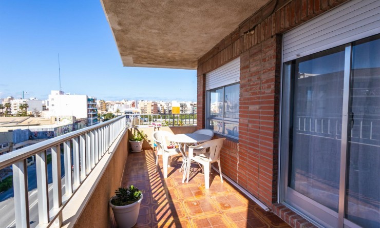 Sale - Apartamento - Torrevieja - Playa del Acequión