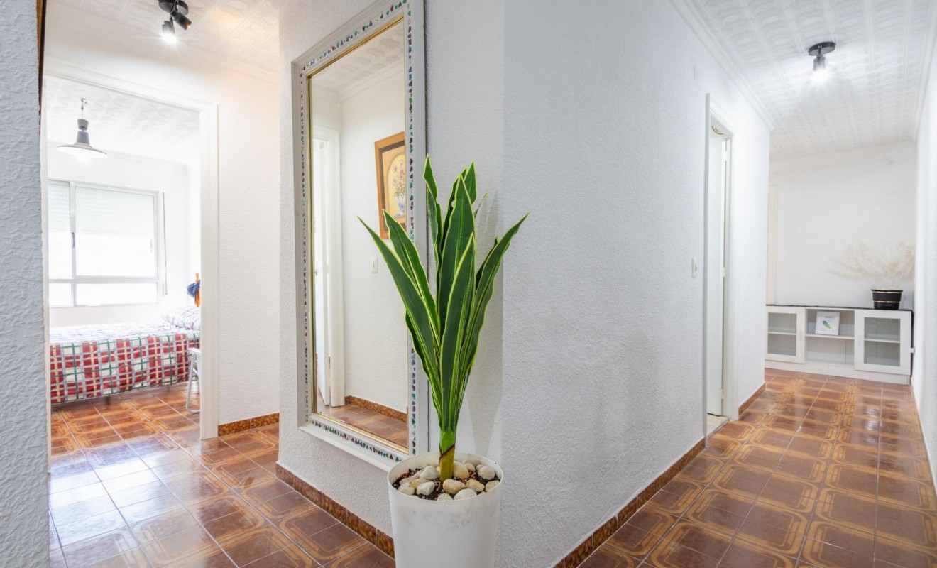 Sale - Apartamento - Torrevieja - Playa del Acequión