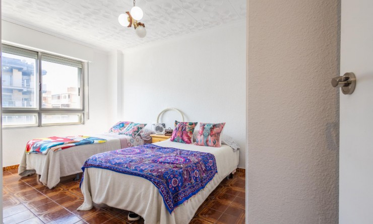 Sale - Apartamento - Torrevieja - Playa del Acequión