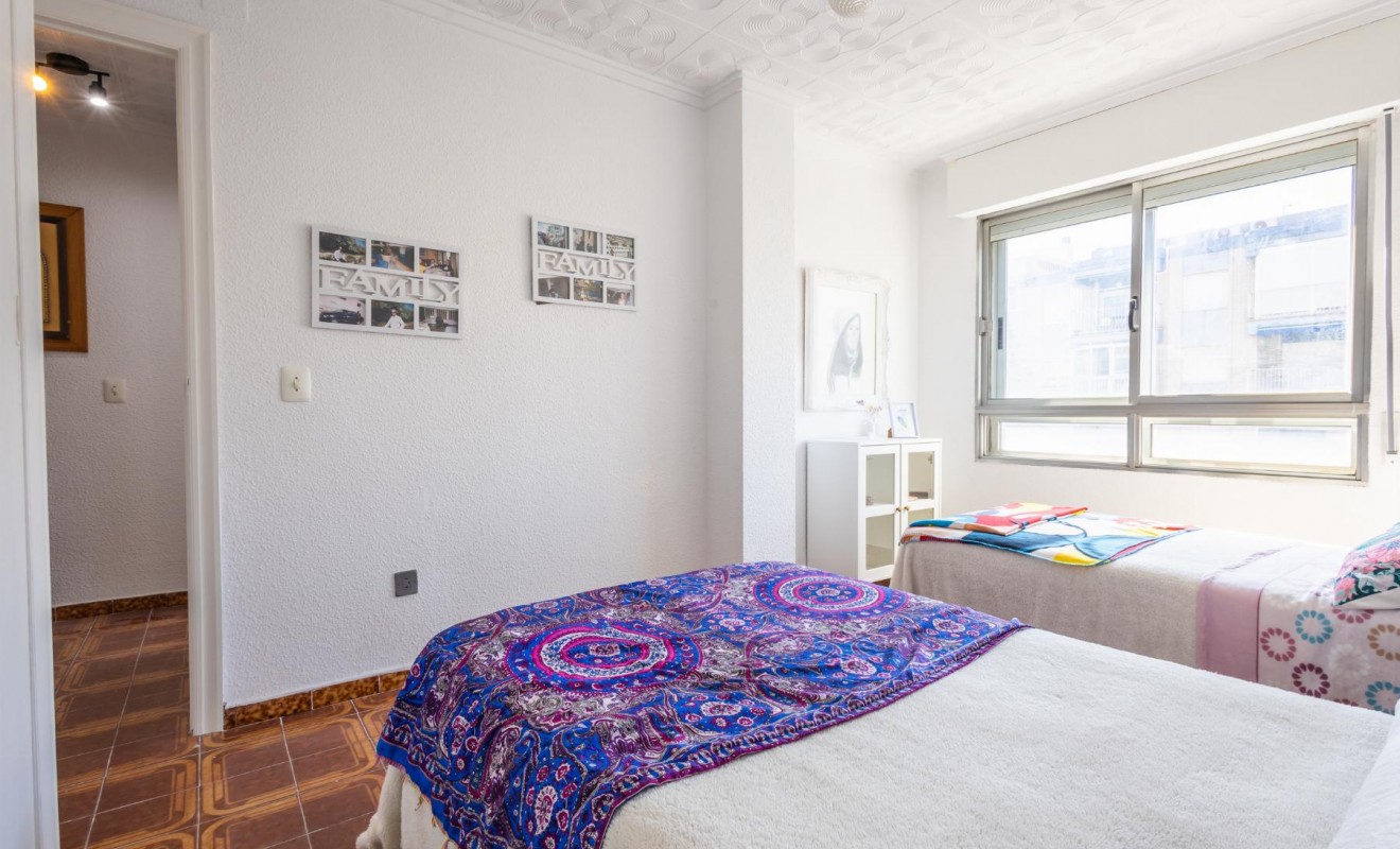 Sale - Apartamento - Torrevieja - Playa del Acequión