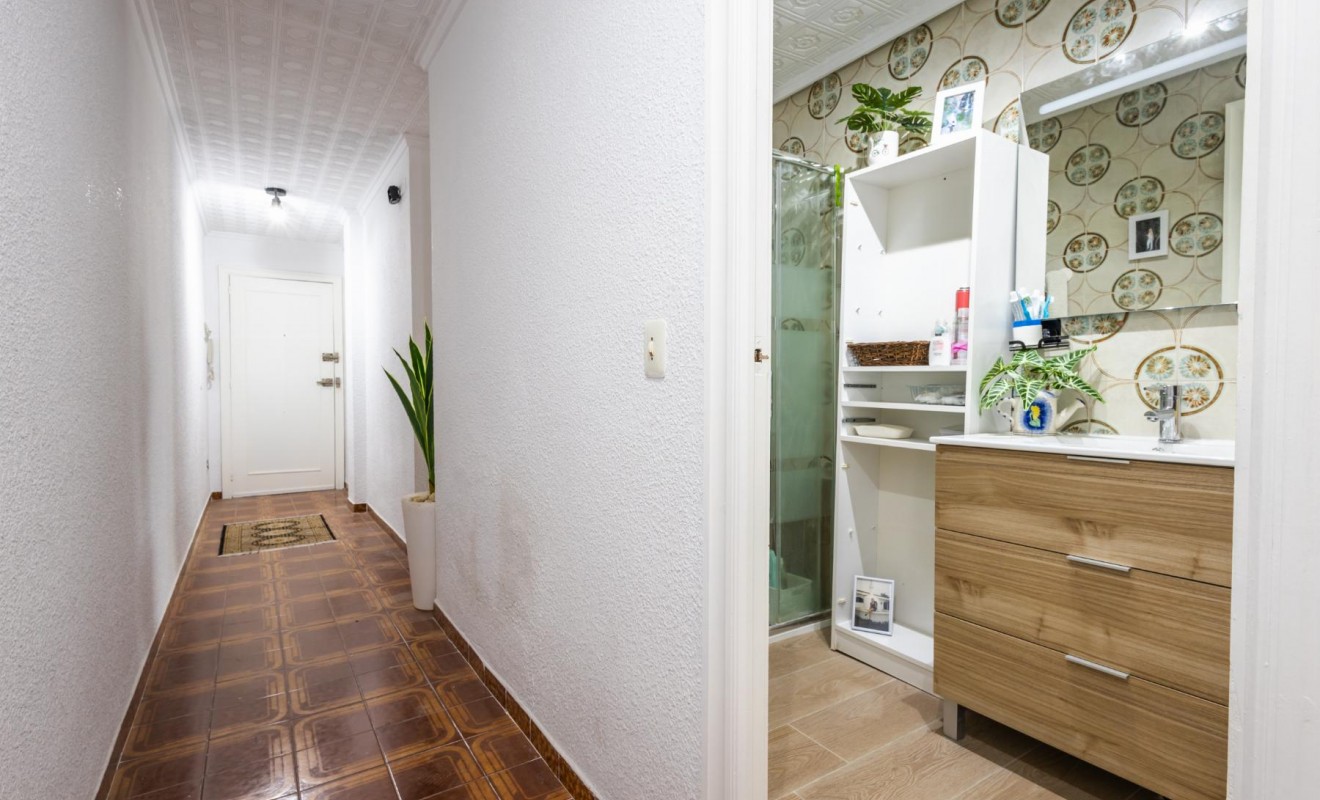 Sale - Apartamento - Torrevieja - Playa del Acequión