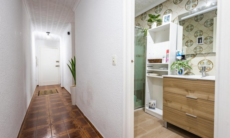 Sale - Apartamento - Torrevieja - Playa del Acequión