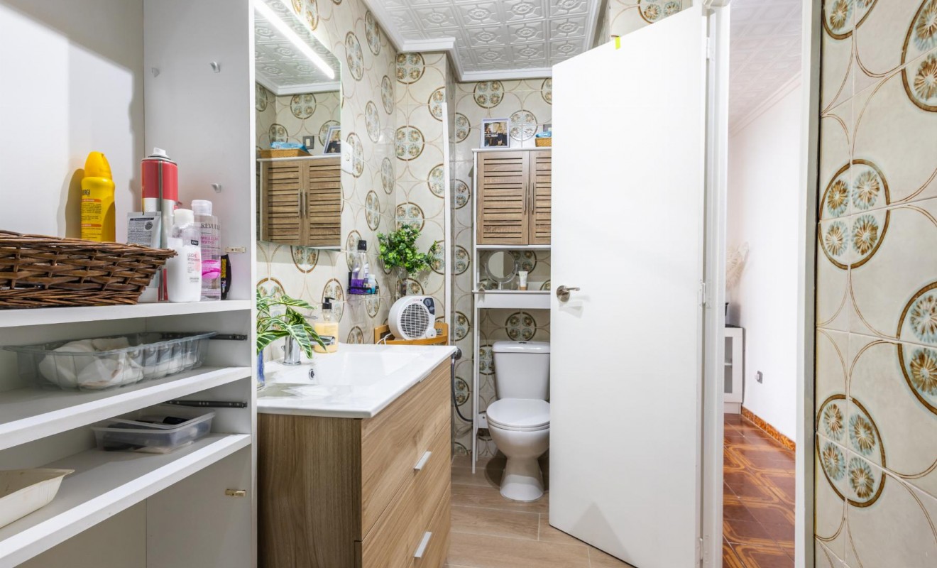 Sale - Apartamento - Torrevieja - Playa del Acequión