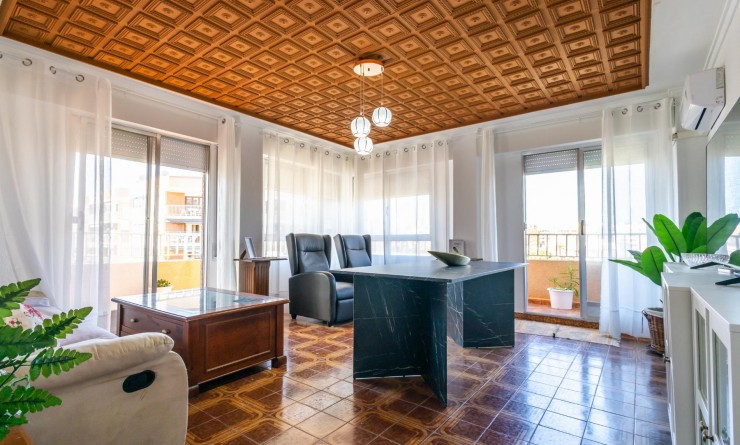 Sale - Apartamento - Torrevieja - Playa del Acequión