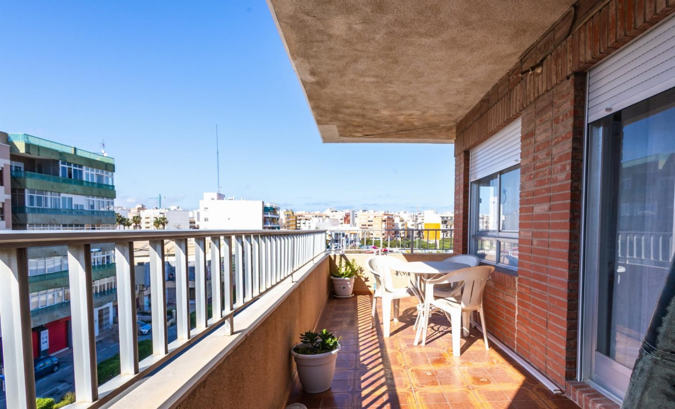 Sale - Apartamento - Torrevieja - Playa del Acequión