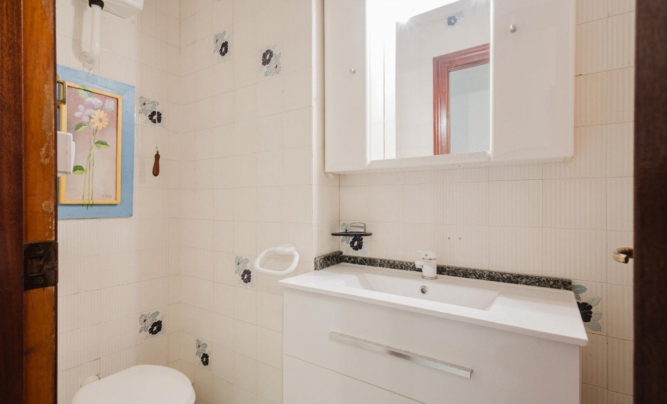 Sale - Apartamento - Torrevieja - Playa del Acequión