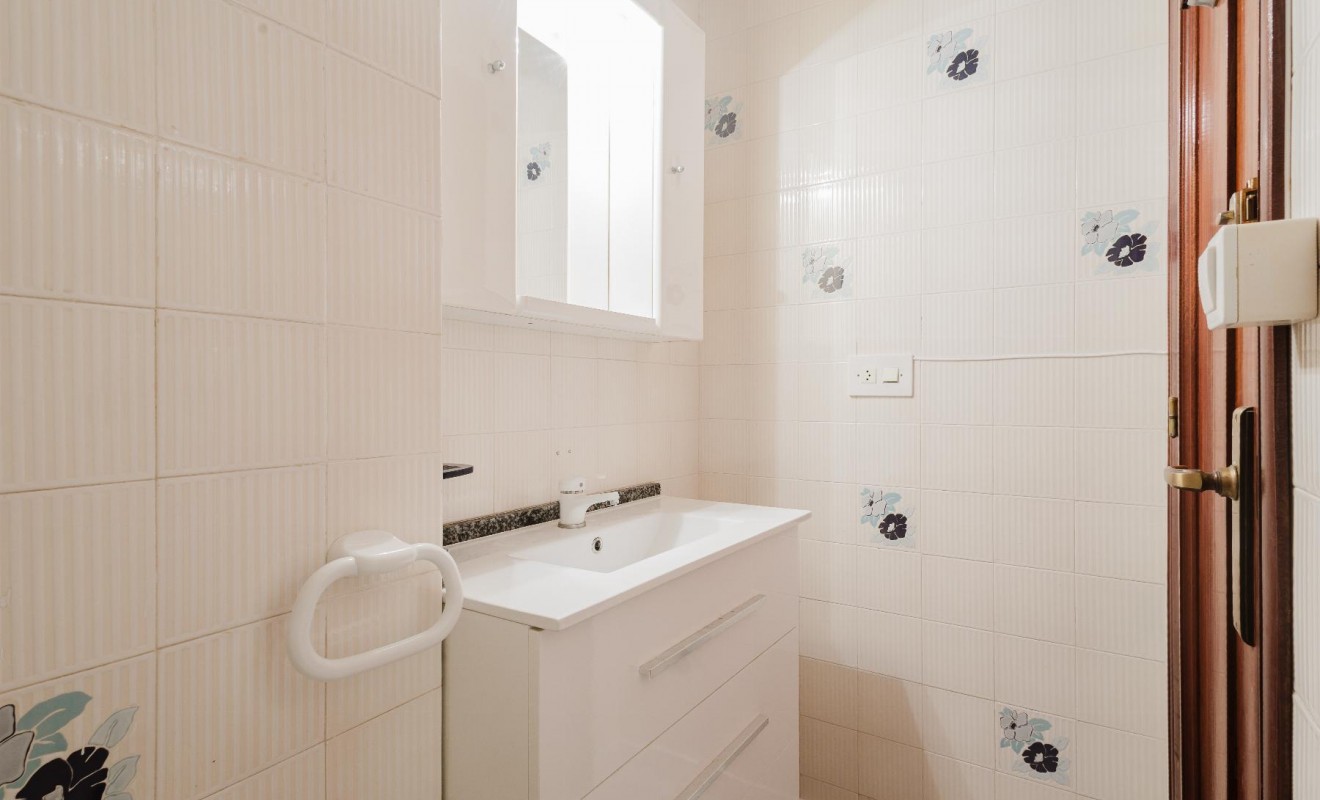 Sale - Apartamento - Torrevieja - Playa del Acequión