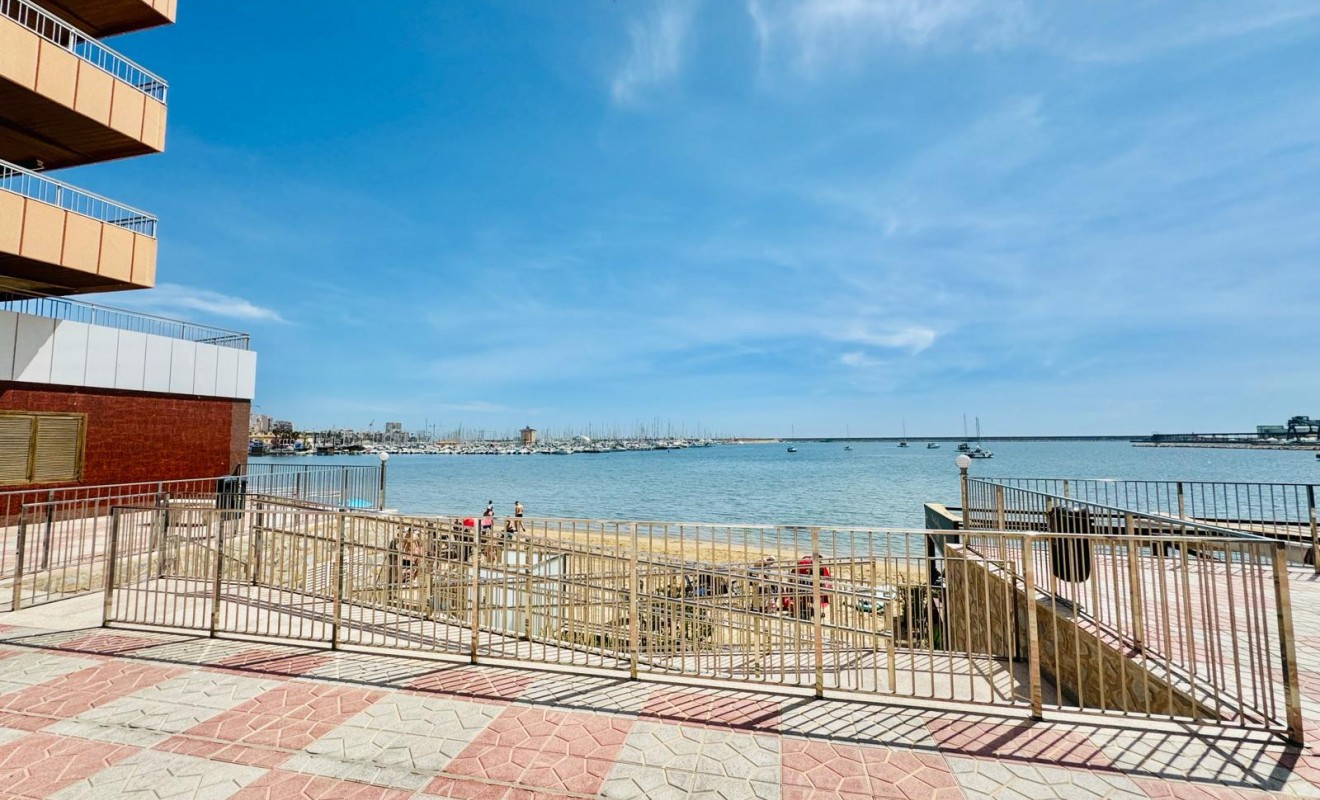 Sale - Apartamento - Torrevieja - Playa del Acequión