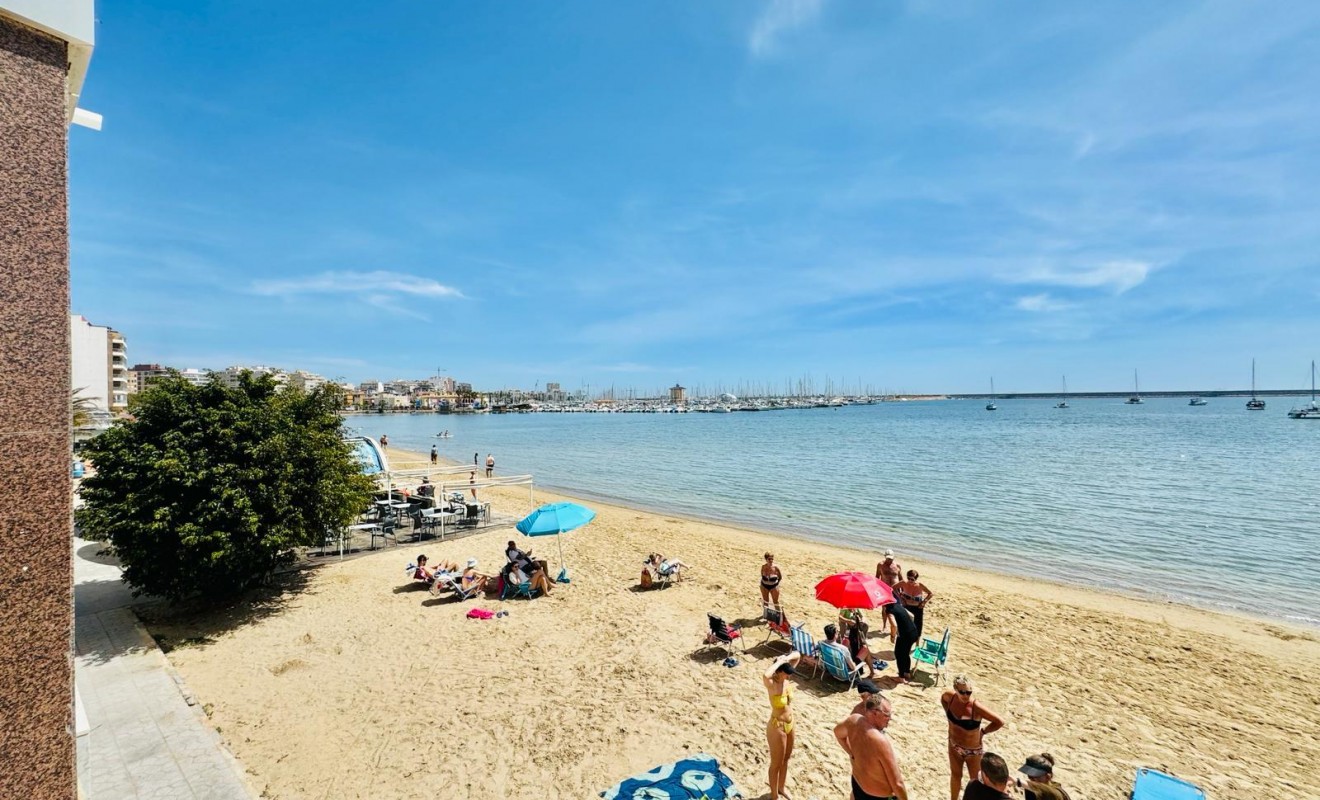 Sale - Apartamento - Torrevieja - Playa del Acequión