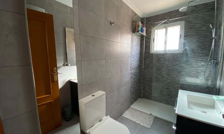 Wederverkoop - Chalet independiente - Polop - Alberca