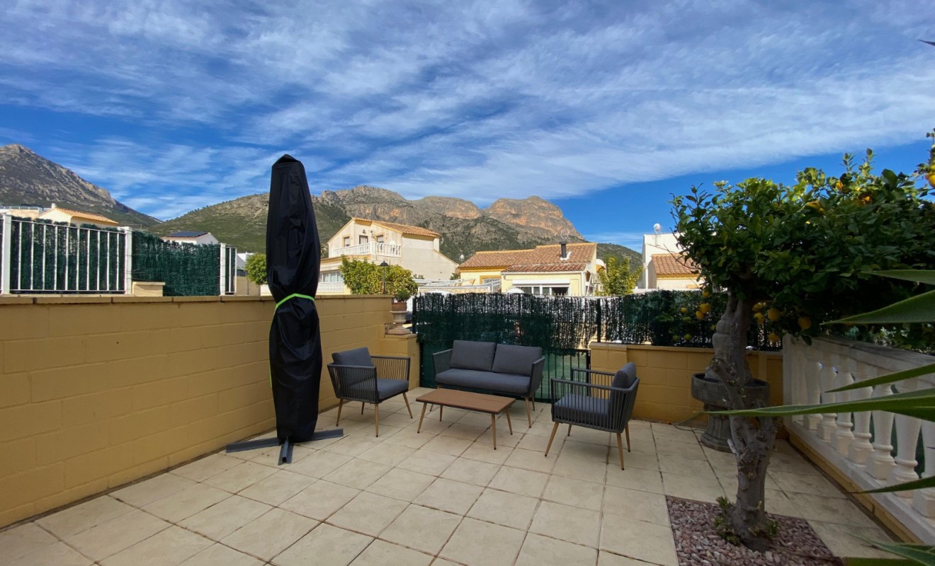 Wederverkoop - Chalet independiente - Polop - Alberca