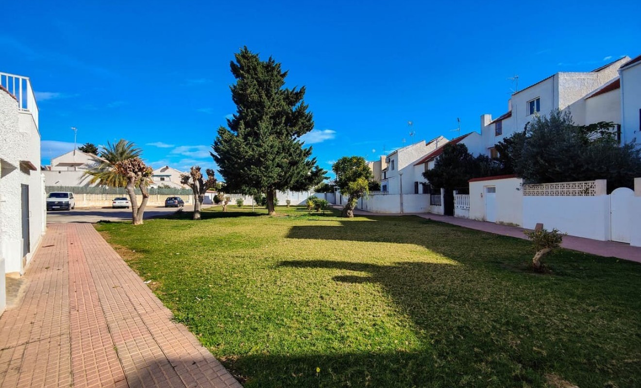 Wederverkoop - Herenhuis - Torrevieja - Aguas Nuevas - Sector 25