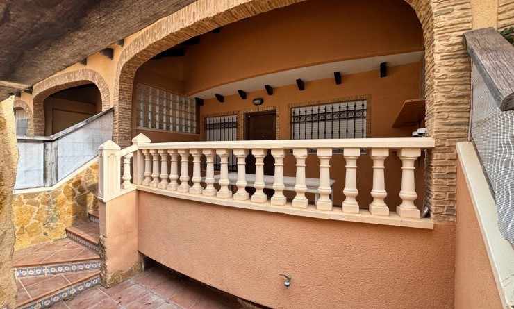 Wederverkoop - Herenhuis - Guardamar del Segura - Urbanizaciones