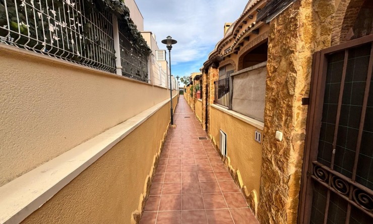 Wederverkoop - Herenhuis - Guardamar del Segura - Urbanizaciones