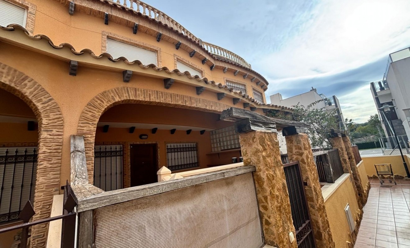 Wederverkoop - Herenhuis - Guardamar del Segura - Urbanizaciones