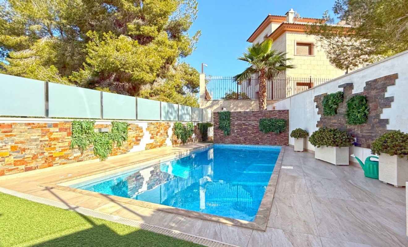Wederverkoop - Detached villa - Orihuela Costa - Villamartín