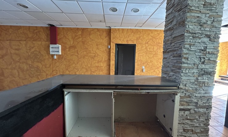 Sale - Commercial - Villamartín