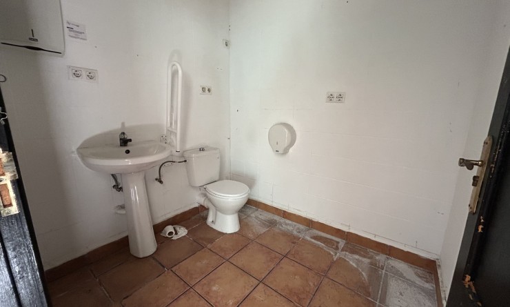 Sale - Commercial - Villamartín